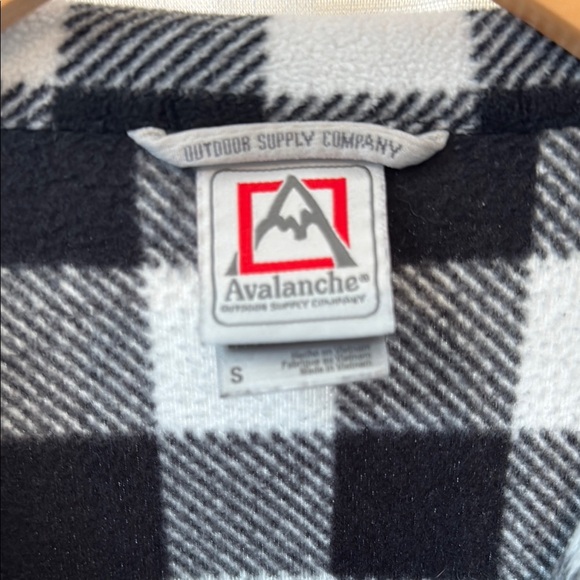 Avalanche Black and White Plaid Pullover - Picture 2 of 3